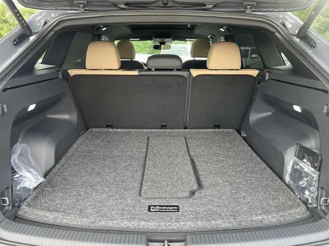 2026 Volkswagen Atlas Cross Sport SE with Technology