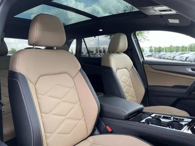 2026 Volkswagen Atlas Cross Sport SE with Technology