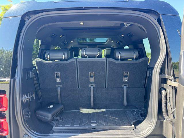 2023 Land Rover Defender 130 X-Dynamic SE