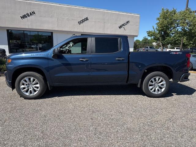 2022 Chevrolet Silverado 1500 4WD Crew Cab Short Bed Custom
