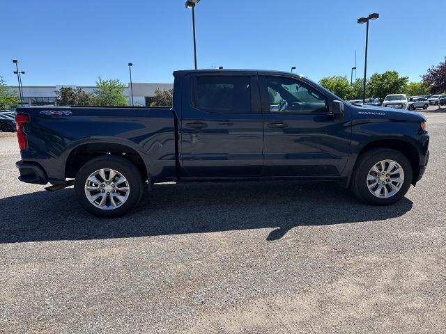 2022 Chevrolet Silverado 1500 4WD Crew Cab Short Bed Custom