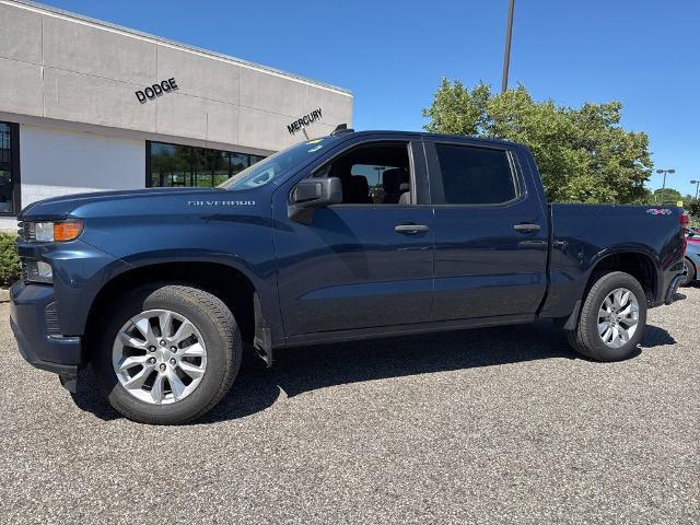2022 Chevrolet Silverado 1500 4WD Crew Cab Short Bed Custom