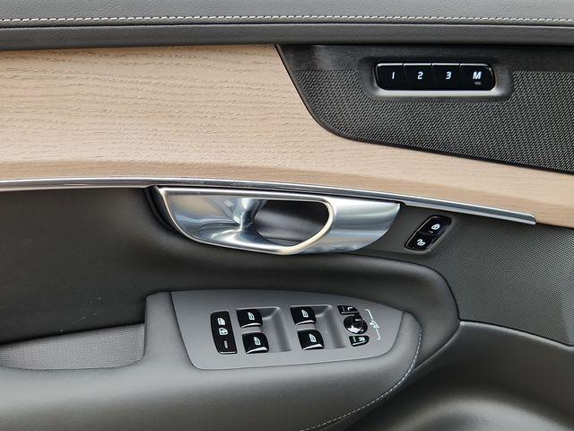 2025 Volvo XC90 B5 Plus 7-Seater