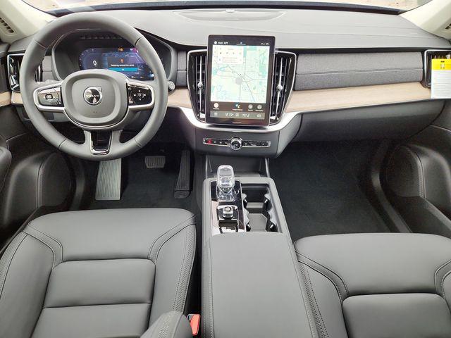 2025 Volvo XC90 B5 Plus 7-Seater