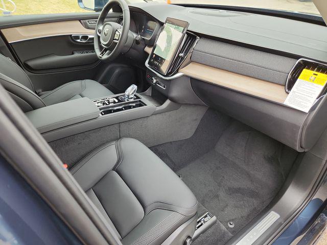 2025 Volvo XC90 B5 Plus 7-Seater