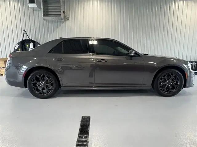 2022 Chrysler 300 Touring L AWD