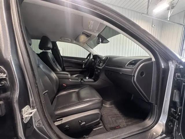 2022 Chrysler 300 Touring L AWD