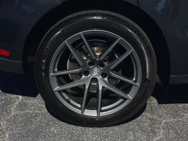 2025 Porsche Macan T