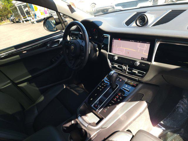 2025 Porsche Macan T