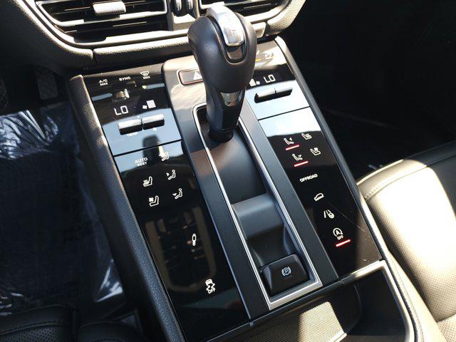 2025 Porsche Macan T