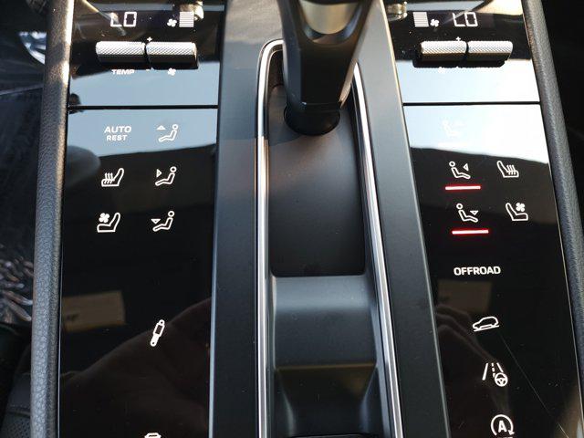 2025 Porsche Macan T