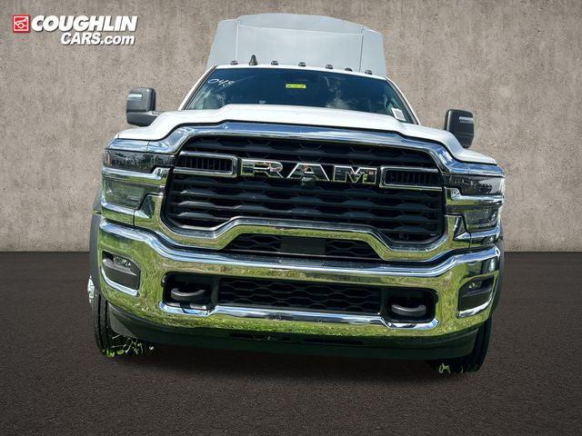 2026 RAM 5500 Chassis RAM 5500 TRADESMAN CHASSIS CREW CAB 4X4 84 CA