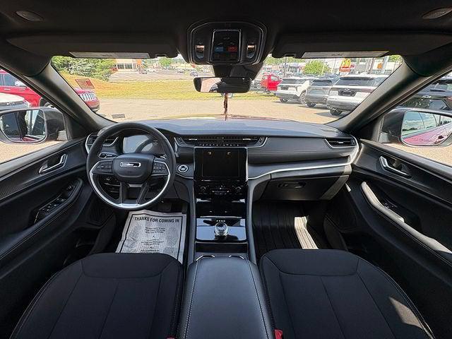 2025 Jeep Grand Cherokee L Laredo X 4x4 2025 Jeep Grand Cherokee L Laredo X 4x4