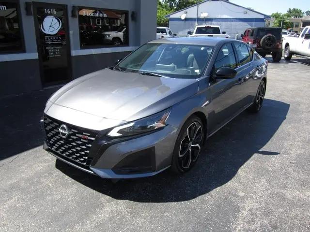 2023 Nissan Altima SR FWD
