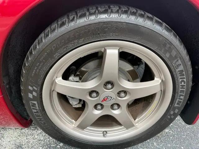 2004 Chevrolet Corvette Base
