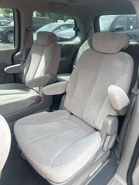 2008 Kia Sedona LX