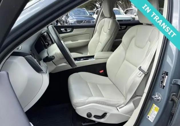 2023 Volvo XC60 B5 Plus Dark Theme