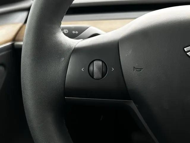 2025 Tesla Model Y Long Range Dual Motor All-Wheel Drive