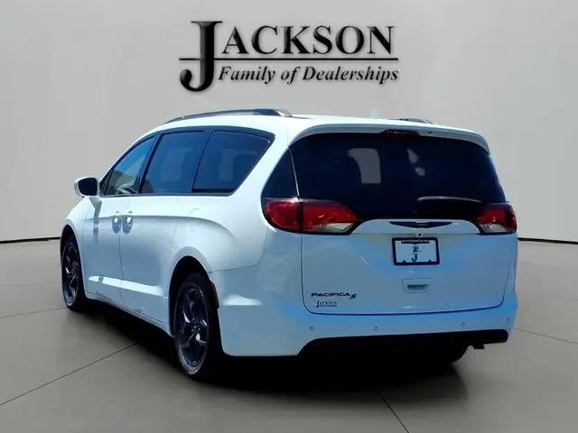 2020 Chrysler Pacifica Touring L Plus