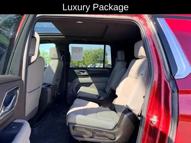 2023 Chevrolet Suburban 4WD LT