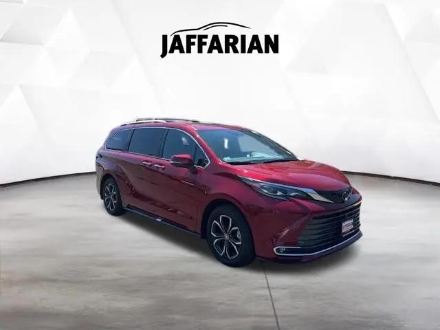 2025 Toyota Sienna Platinum for sale in Haverhill, MA