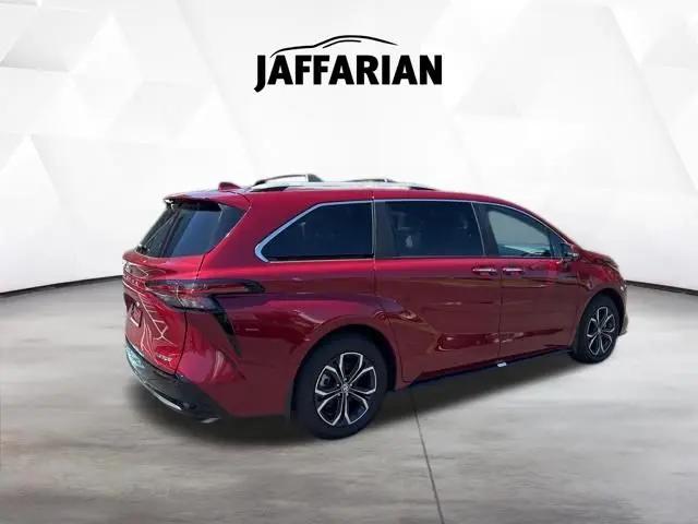 2025 Toyota Sienna Platinum