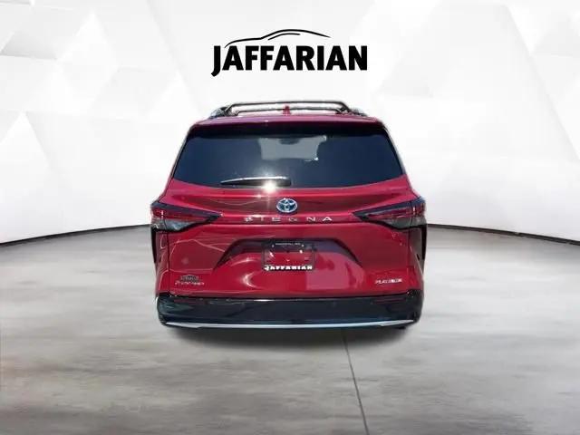 2025 Toyota Sienna Platinum