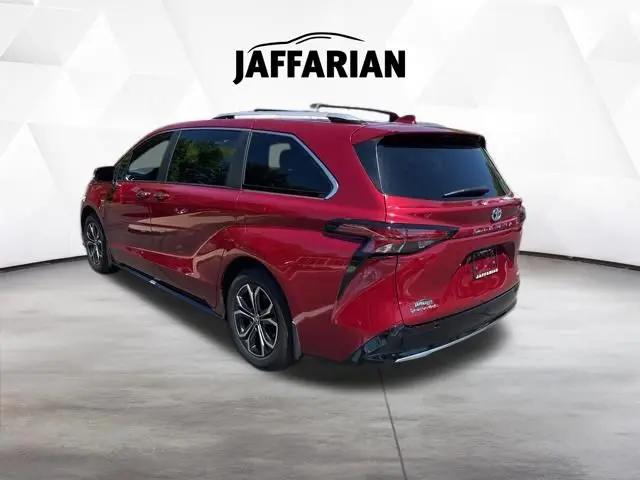 2025 Toyota Sienna Platinum