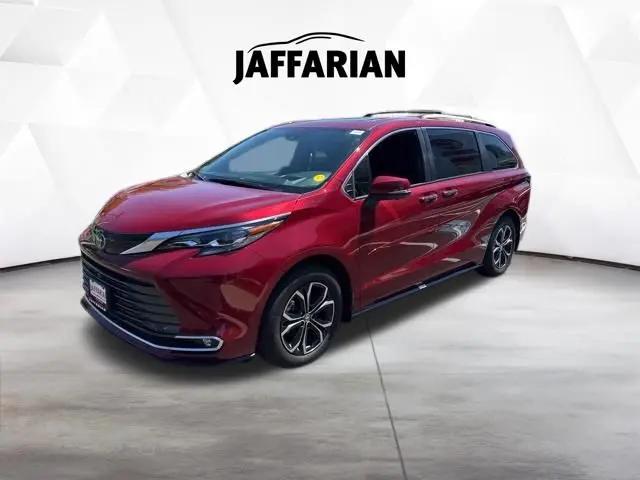 2025 Toyota Sienna Platinum