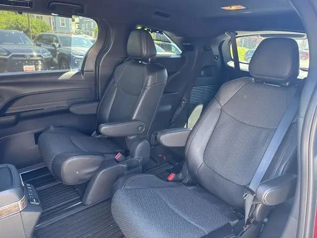 2025 Toyota Sienna Platinum