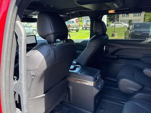 2025 Toyota Sienna Platinum