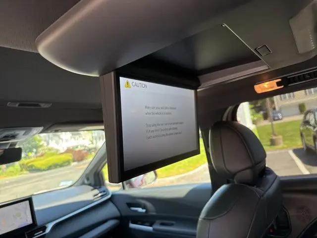 2025 Toyota Sienna Platinum