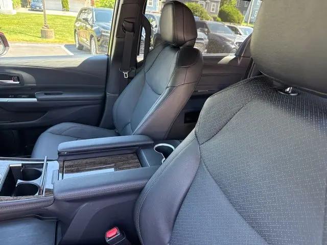 2025 Toyota Sienna Platinum