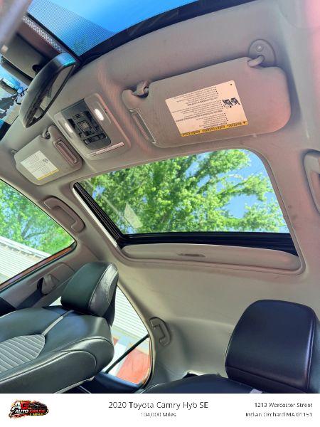 2020 Toyota Camry SE Hybrid