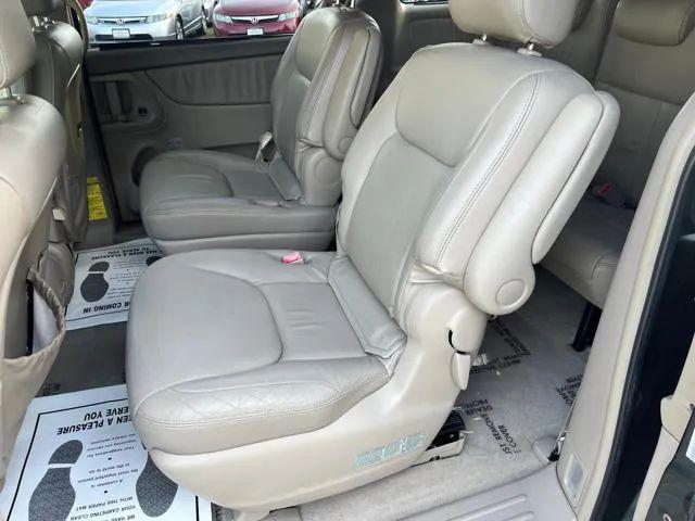 2004 Toyota Sienna XLE Limited
