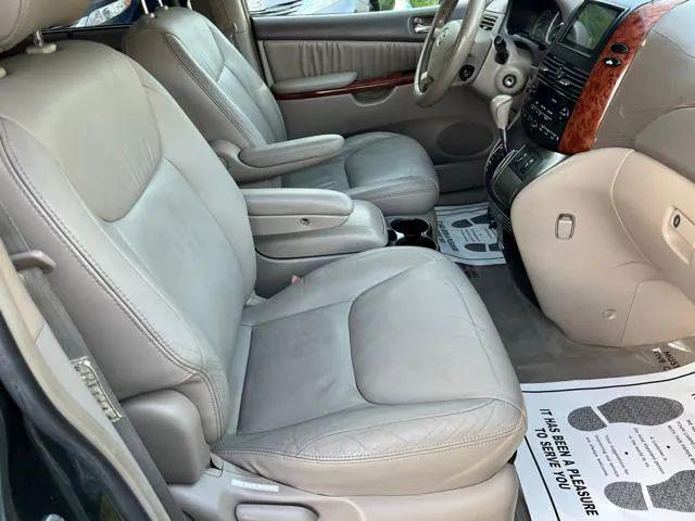 2004 Toyota Sienna XLE Limited