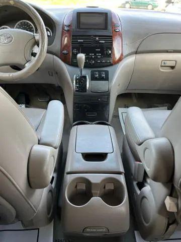 2004 Toyota Sienna XLE Limited