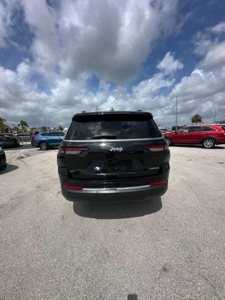 2021 Jeep Grand Cherokee Laredo 4x2