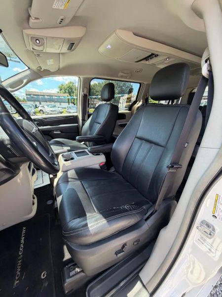 2013 Chrysler Town & Country Touring