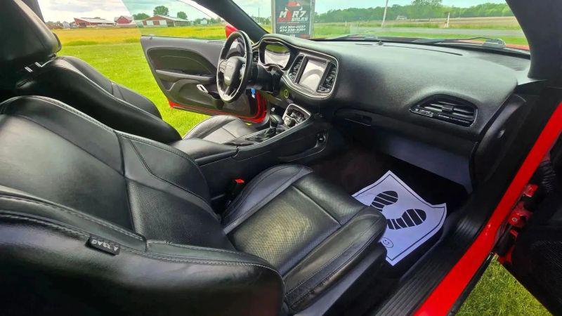 2017 Dodge Challenger SXT Plus