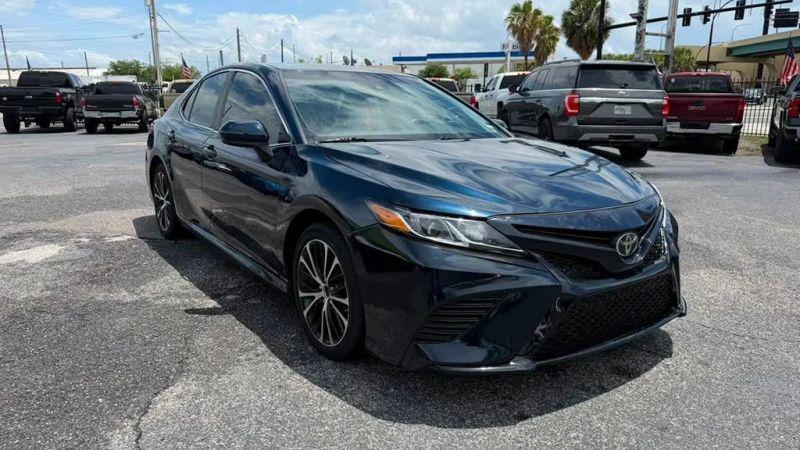 2018 Toyota Camry SE
