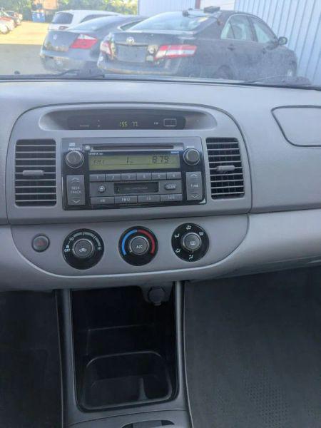 2004 Toyota Camry LE