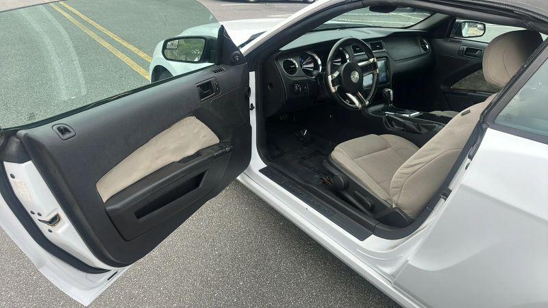 2014 Ford Mustang V6