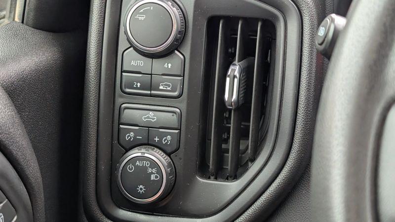2024 Chevrolet Silverado 1500 4WD Crew Cab Short Bed Custom