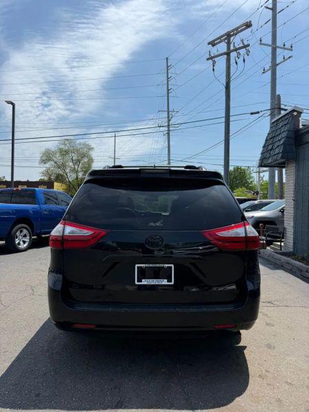 2018 Toyota Sienna XLE 7 Passenger