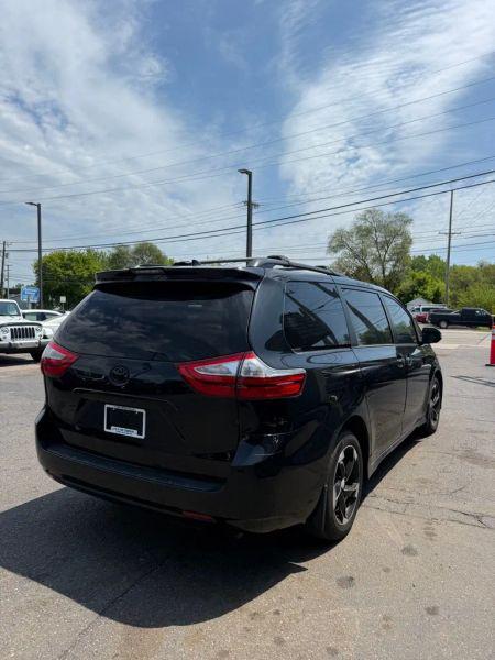 2018 Toyota Sienna XLE 7 Passenger