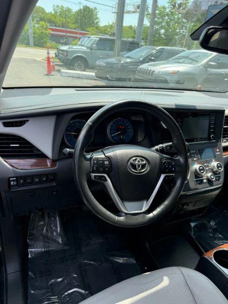 2018 Toyota Sienna XLE 7 Passenger