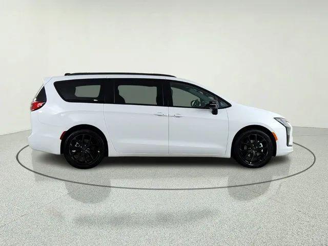 2027 Chrysler Pacifica Limited
