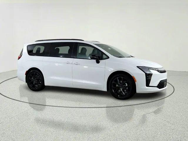 2027 Chrysler Pacifica Limited