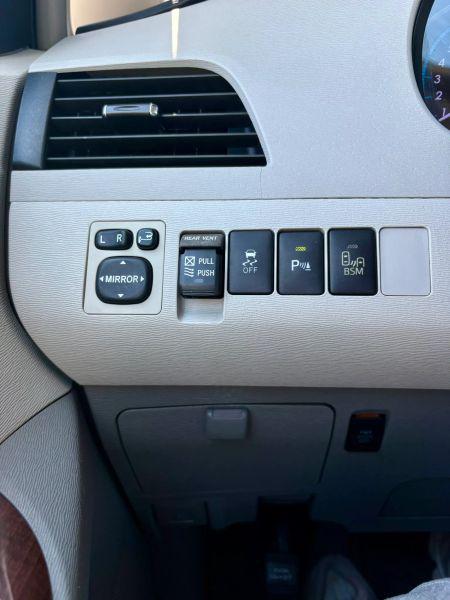 2013 Toyota Sienna XLE V6 8 Passenger
